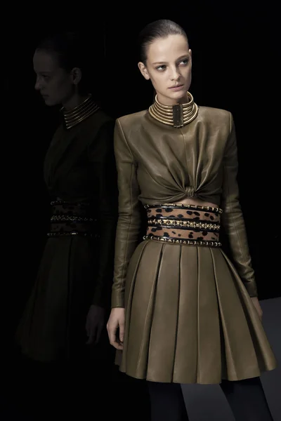 Look 3